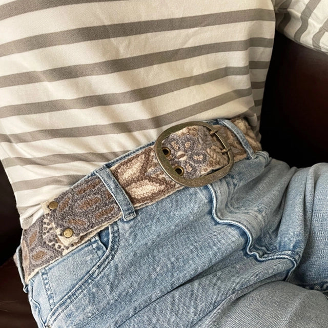 embroidered wool belt, neutral floral belt, boho chic accessories, artisan wool belt, boutique embroidered belt, vintage style belt, handmade embroidered belt, statement waist belt, unique bohemian belt, woven texture belt, boutique women’s accessories, artisan fashion belt