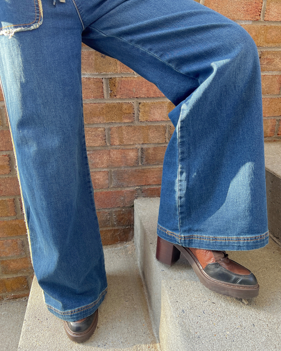 Dark Denim w Wide Pocket & Tattered Edging