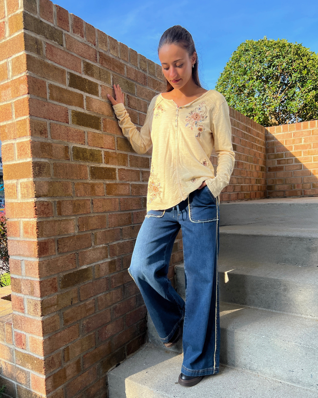 Dark Denim w Wide Pocket & Tattered Edging