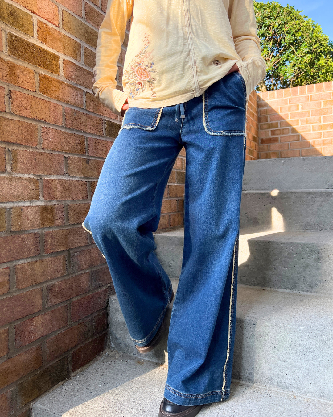 Dark Denim w Wide Pocket & Tattered Edging