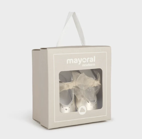 Mayoral shoe box with a pair of shoes inside on a white background
