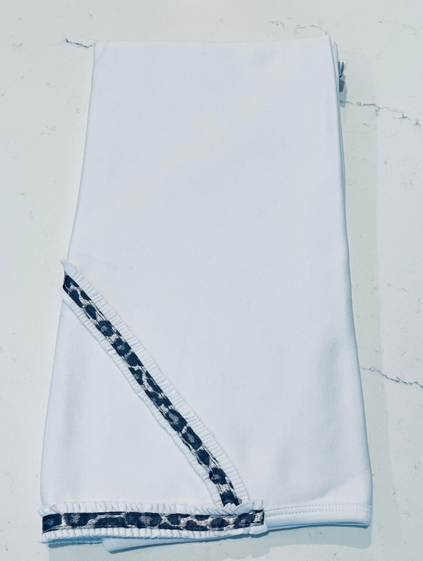 Sippy’s Babes White Baby Blanket with White Ruffle – Style 91