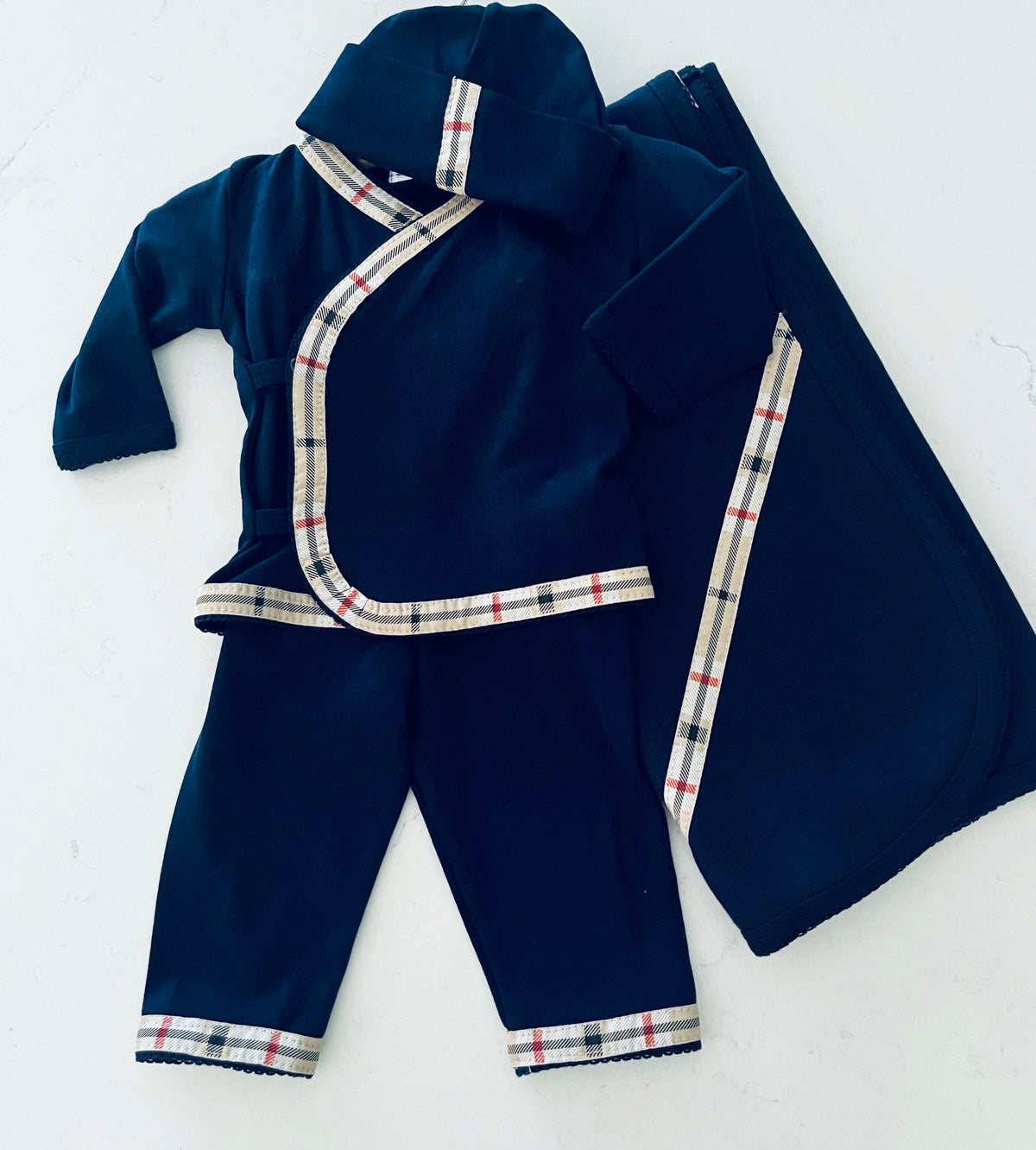 Sippy's babes 4pc Navy Set w 80 Beige Trim w blanket
