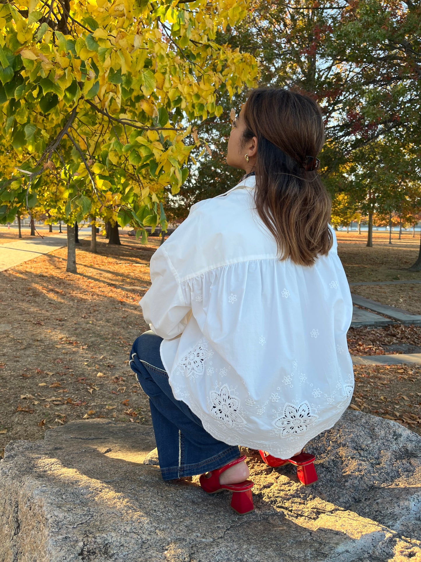 White w Scalloped Edge Lace Back